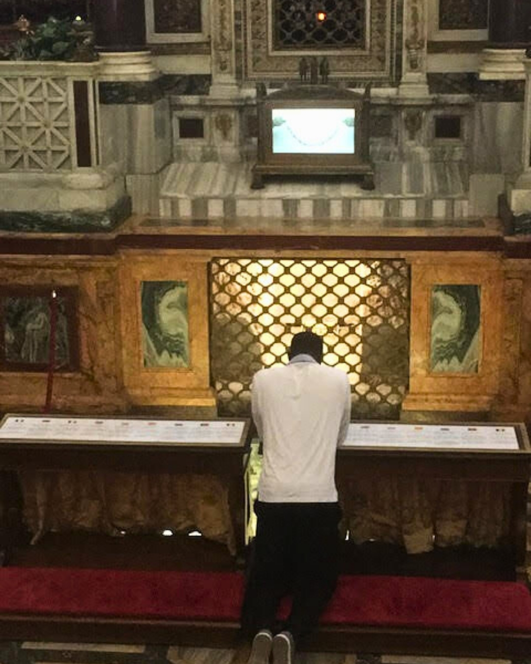 Túmulo do Apóstolo São Paulo, na Basílica de São Paulo Fora dos Muros, uma das Basílicas Papais em Roma.