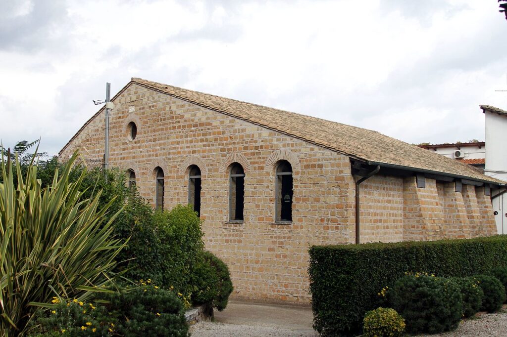 Entrada da Catacumba de Domitila nas Catacumbas de Roma, na Via Ápia.