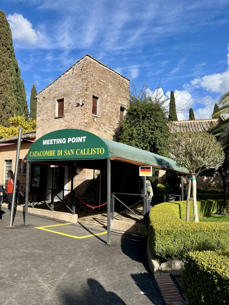 As catacumbas de Roma: Entrada da Catacumba de São Calixto.