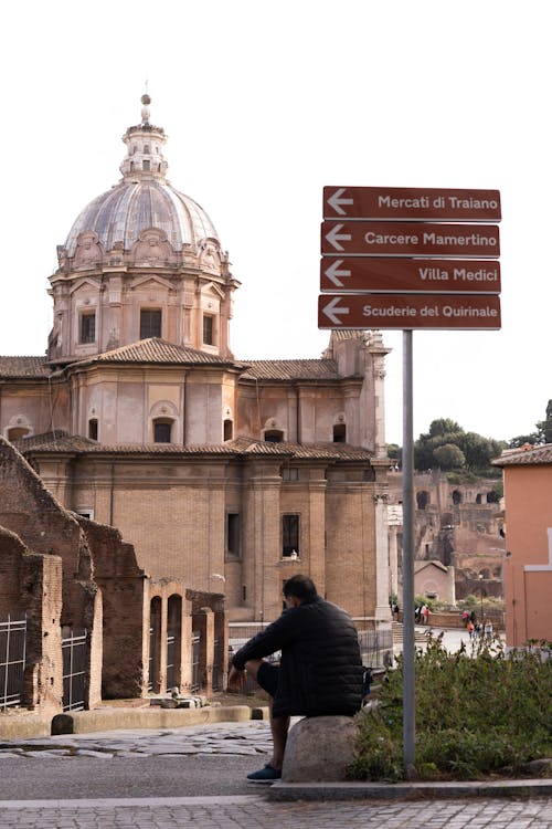 Vista da Igreja de São Lucas e Santa Martina, próxima ao Cárcere Mamertino, no Fórum Romano.