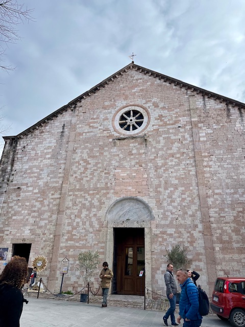 Igreja de Santa Maria Maior em Assis, onde repousa o corpo de São Carlo Acutis.