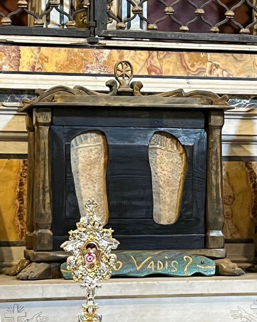 Domine quo Vadis: Basílica de São Sebastião - relíquia pegadas de Cristo.