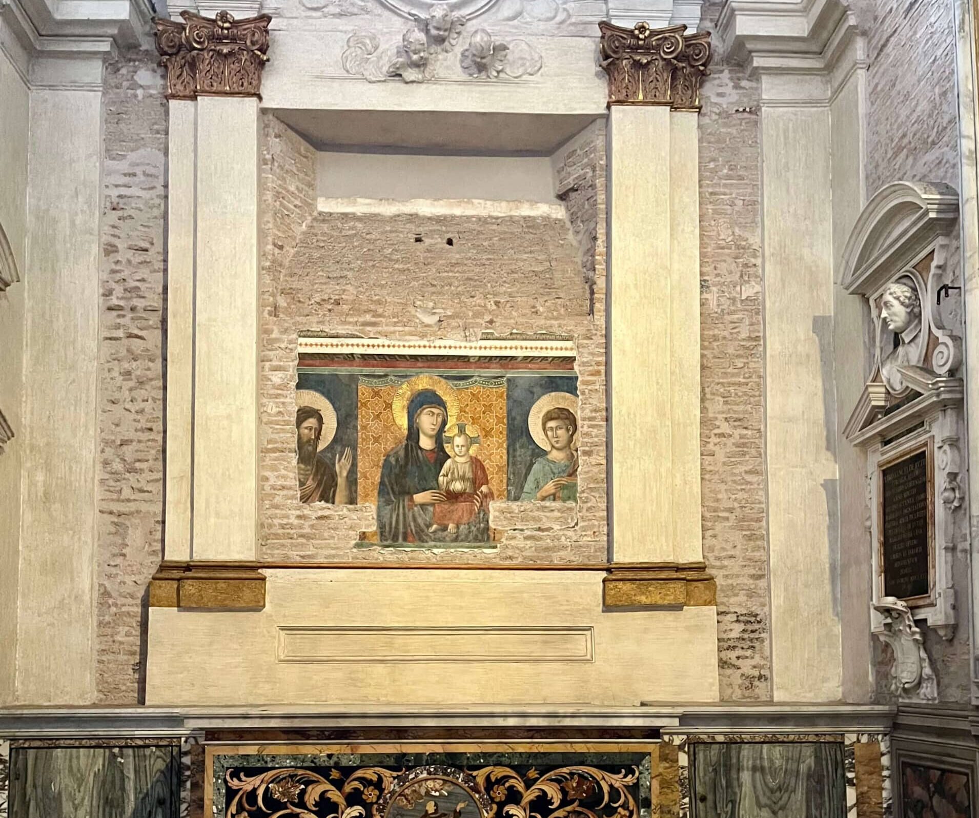 Afresco medieval na Basílica de Santa Maria in Aracoeli em Roma